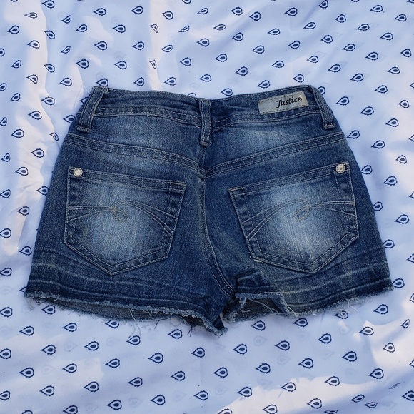 Like New! Justice Raw Hem Denim Shorts size 6R - Picture 2 of 6